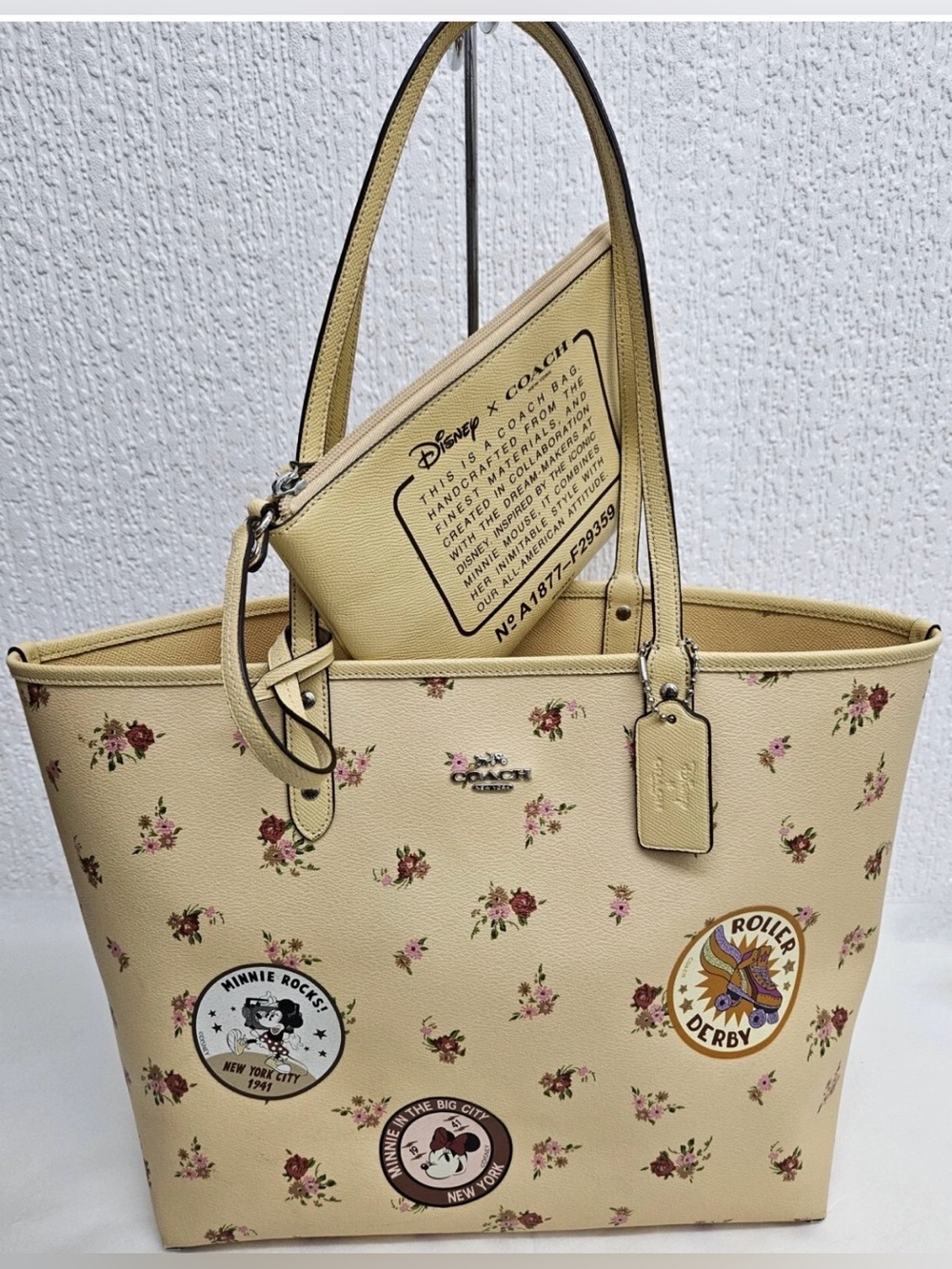 COACH X DISNEY MINNIE MOUSE FLORAL REVERSIBLE LG TOTE BAG & ZIP POUCH EUC